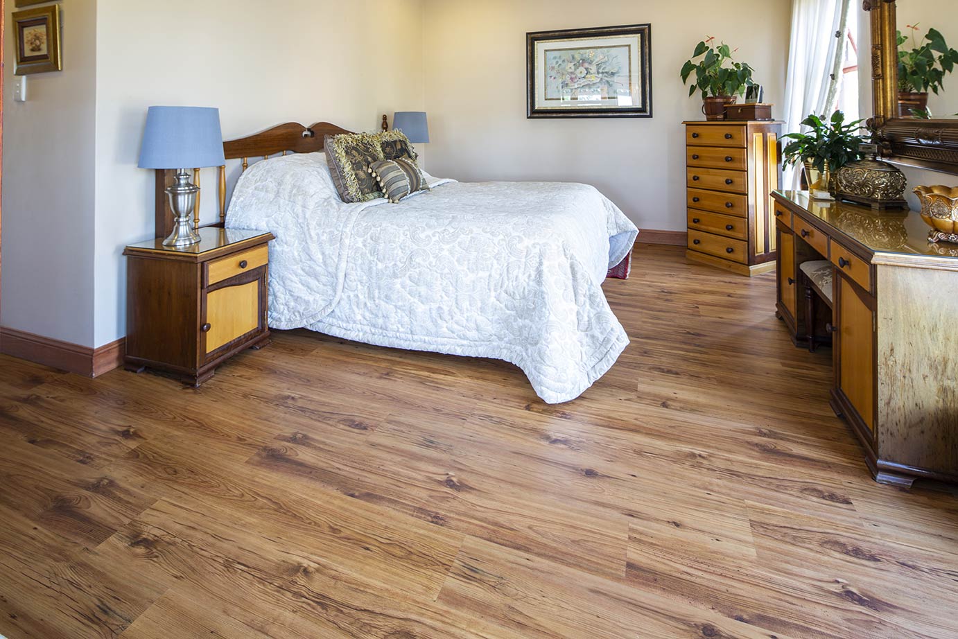 Inovar Oregon Pine laminate flooring in a classic country home