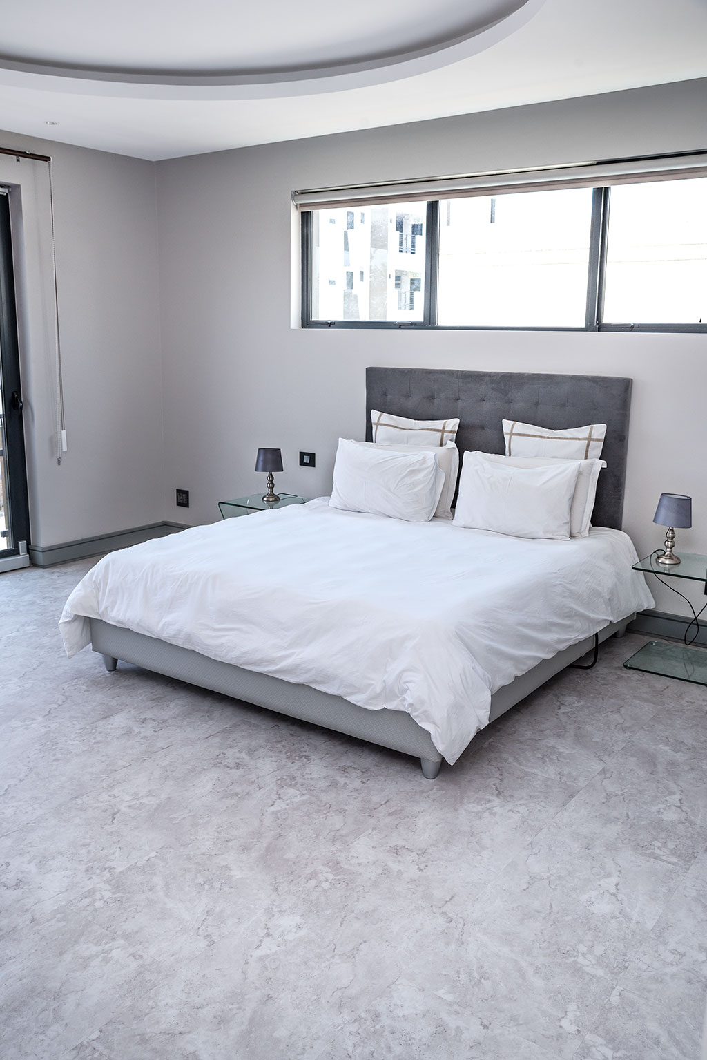 Grey pearl Vinyl in apartment bedroom