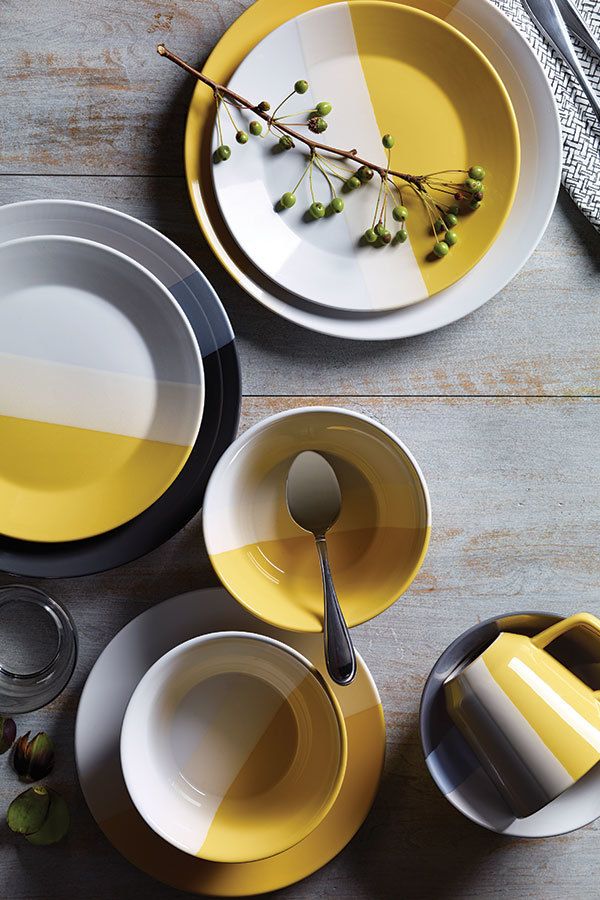 Illuminating and ultimate grey table ware