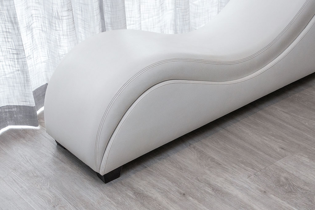 Light Alabaster diamond core vinyl flooring with a chaise' lounge