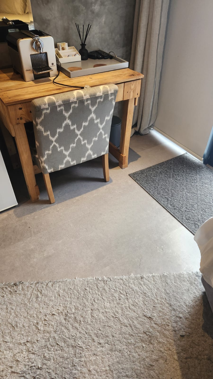FINCrete - Smoke Vinyl Floor