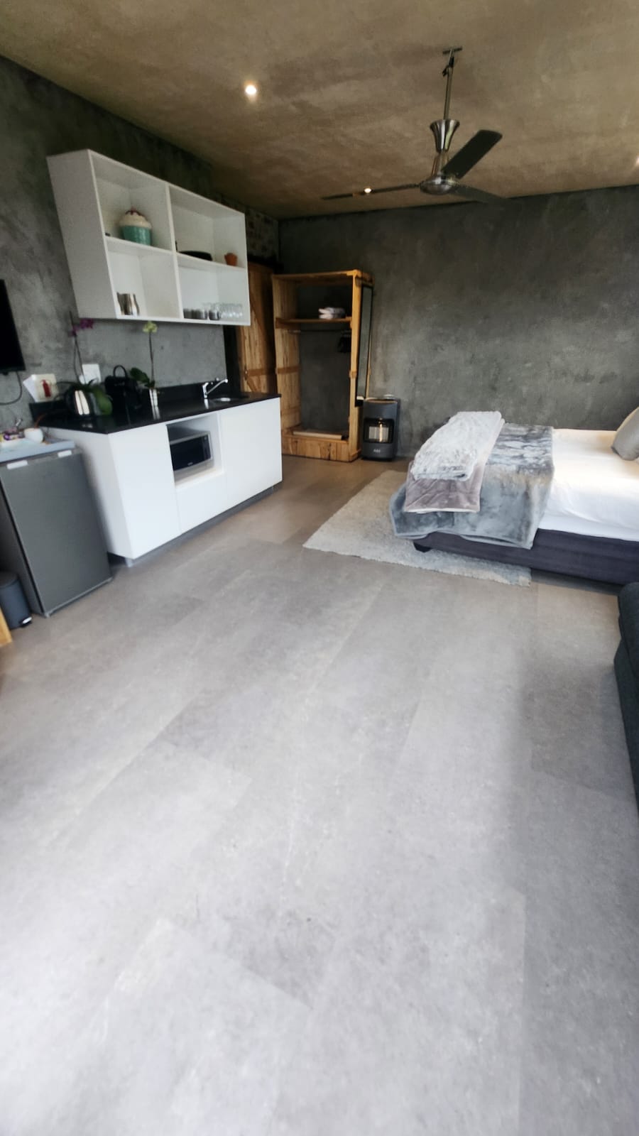 FINCrete - Smoke Vinyl Floor