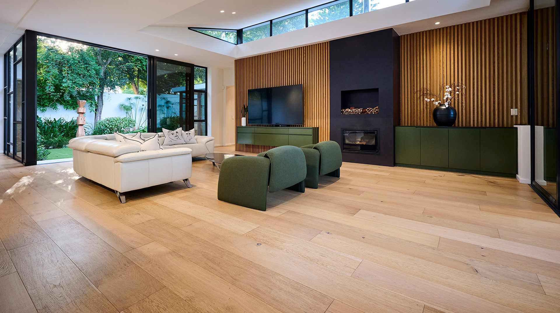 Engineered hardwood floor