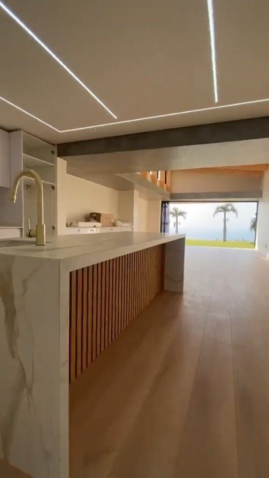 Instagram post from finfloorsa. This post is in position 18.